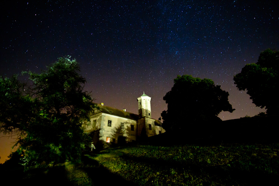 Schloss Jedenspeigen in einer lauen Sommernacht. (c) Petra Blauensteiner